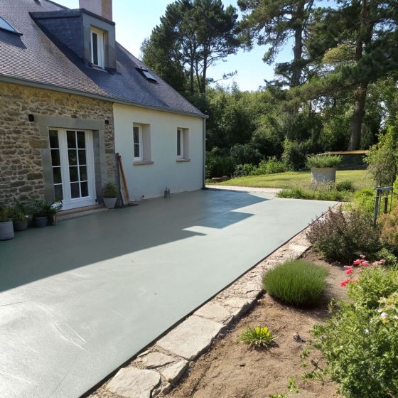 KIT BETON CIRE EXTERIEUR - Béton ciré extérieur pour sol, mur, terrasse, balcon, escalier - Mise en situation - Barbadine