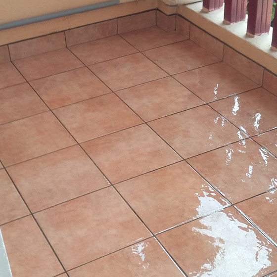 Waterdichtingskit voor betegeld terras: Waterdichtingshars, vernis, beloopbare afwerkingshars: KIT ARCACLEAR TERRAS