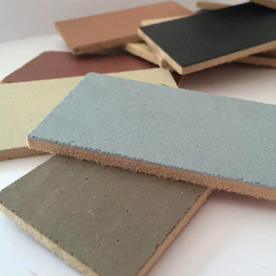 KLEURENPALET GEWAXT BETON - Compleet kleurenpalet gewaxt beton 40 tinten toepassing op tegels